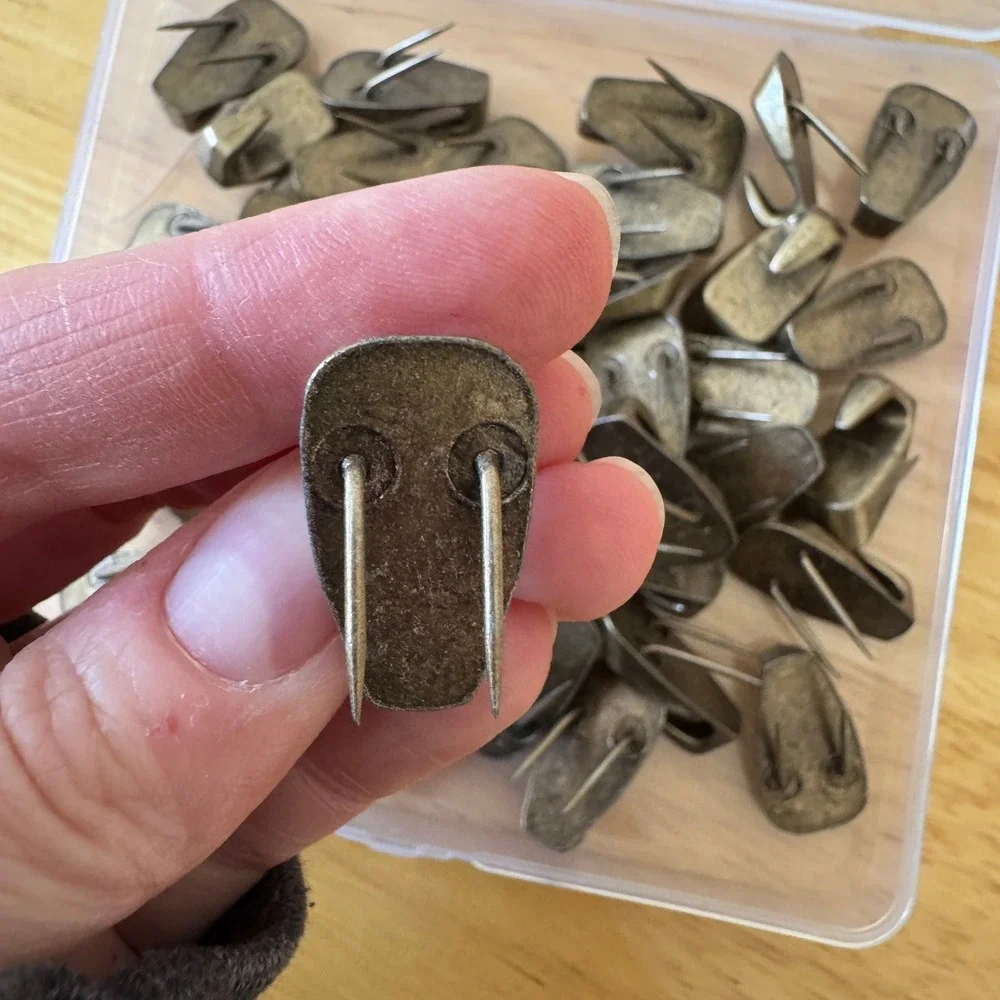 VTG Style Hanging Hooks Brass Tone 40 Nails‎ for Cubicles Corkboard and Fabric